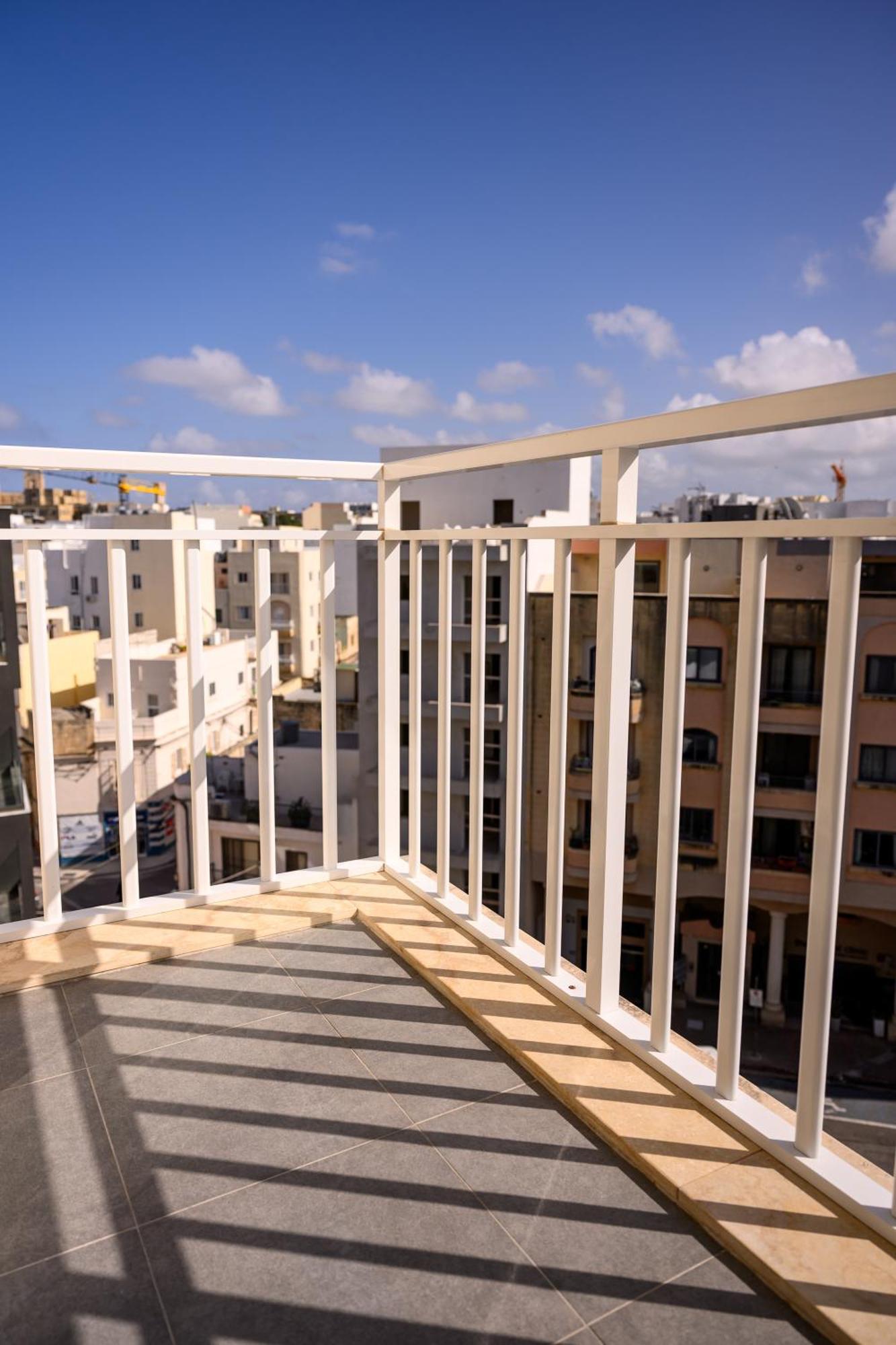 F11 Room 3, Private Room Two Single Beds Shared Bathroom In Shared Flat Msida Exterior foto