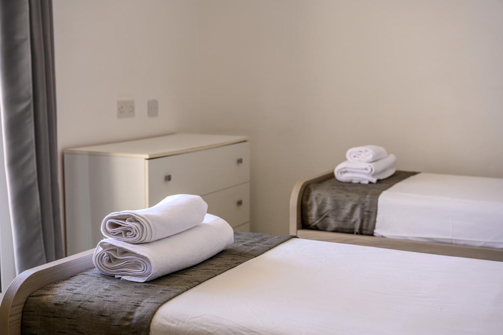 F11 Room 3, Private Room Two Single Beds Shared Bathroom In Shared Flat Msida Exterior foto