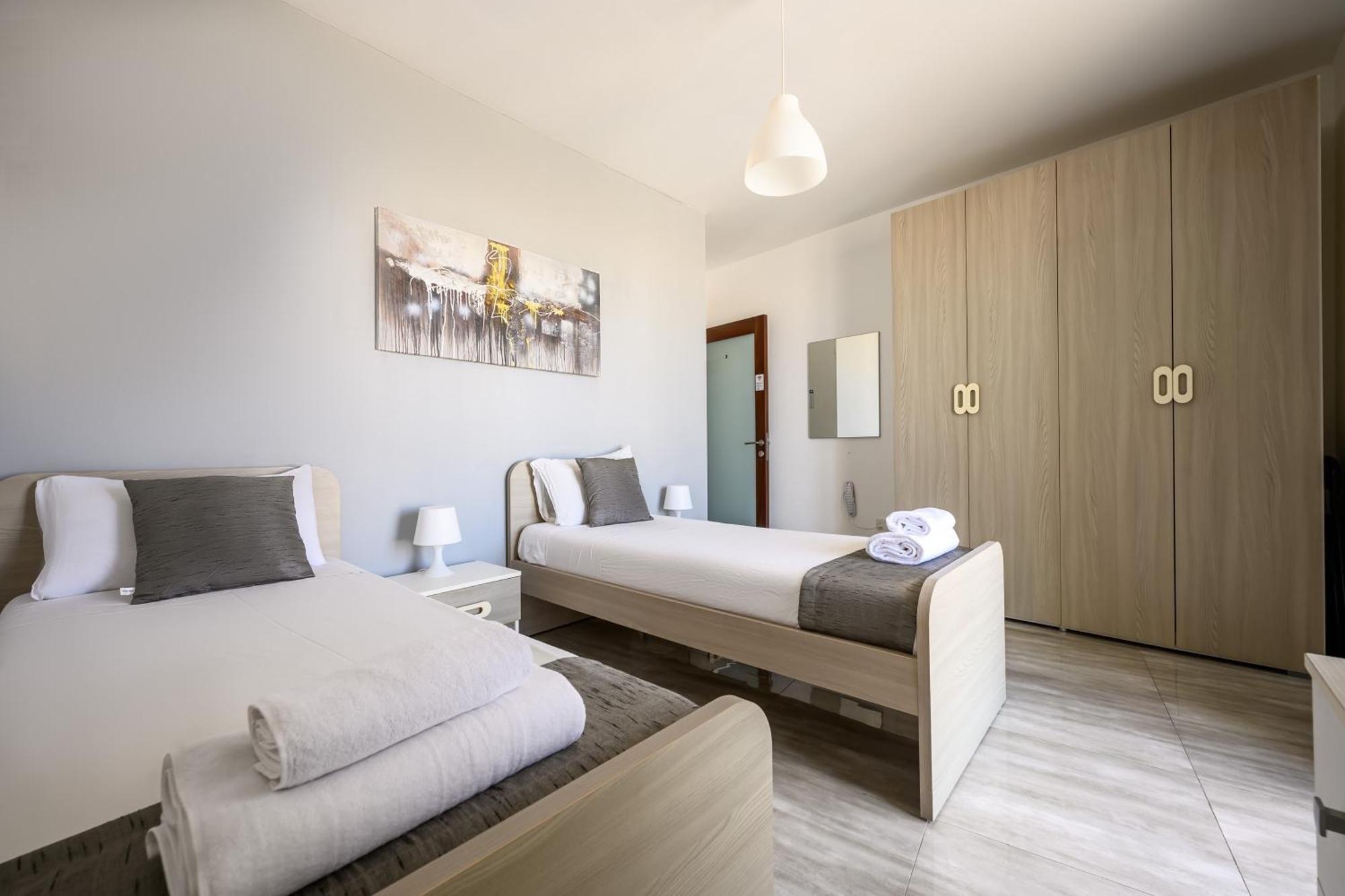 F11 Room 3, Private Room Two Single Beds Shared Bathroom In Shared Flat Msida Exterior foto