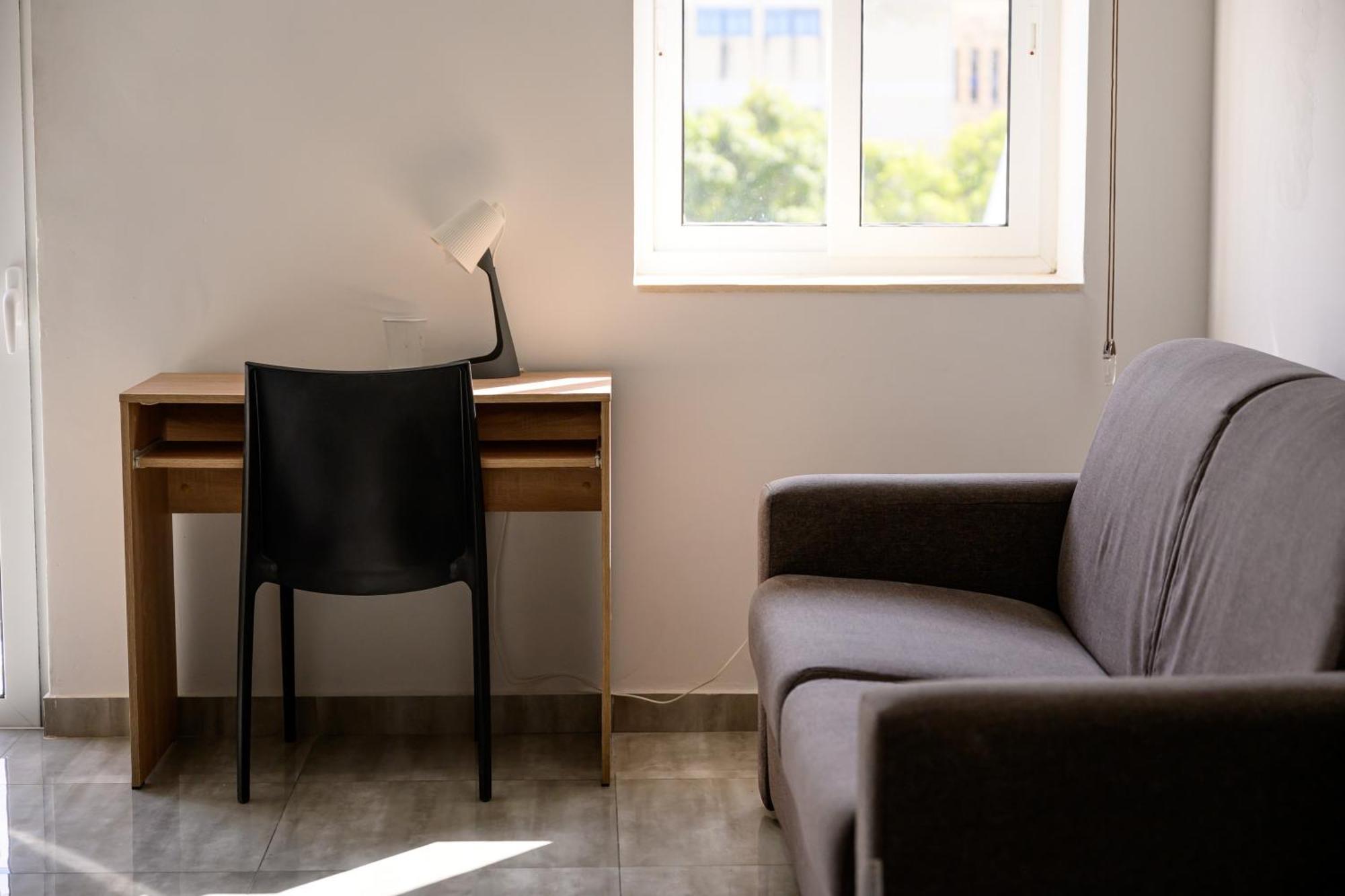 F11 Room 3, Private Room Two Single Beds Shared Bathroom In Shared Flat Msida Exterior foto